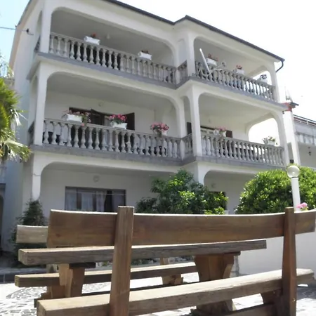 In With Sea View, Terrace, Air Conditioning, Washing Machine 593-3 Appartamento Lopar